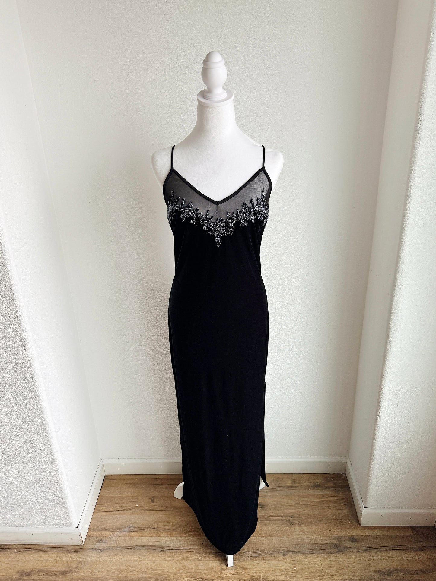 VINTAGE BLACK VELVET BEADED DRESS