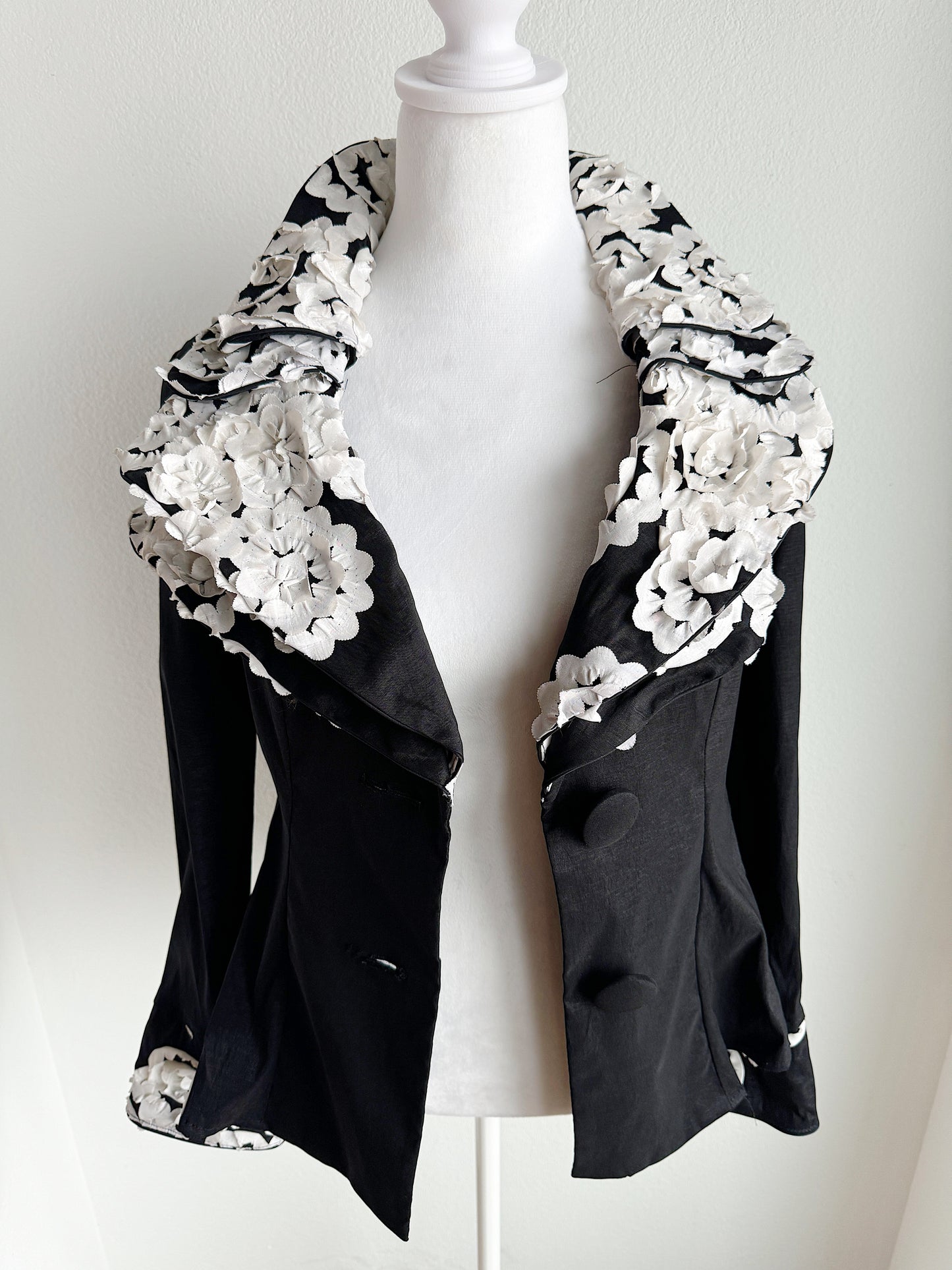 VINTAGE BLACK BLAZER WITH WHITE FLORAL APPLIQUE