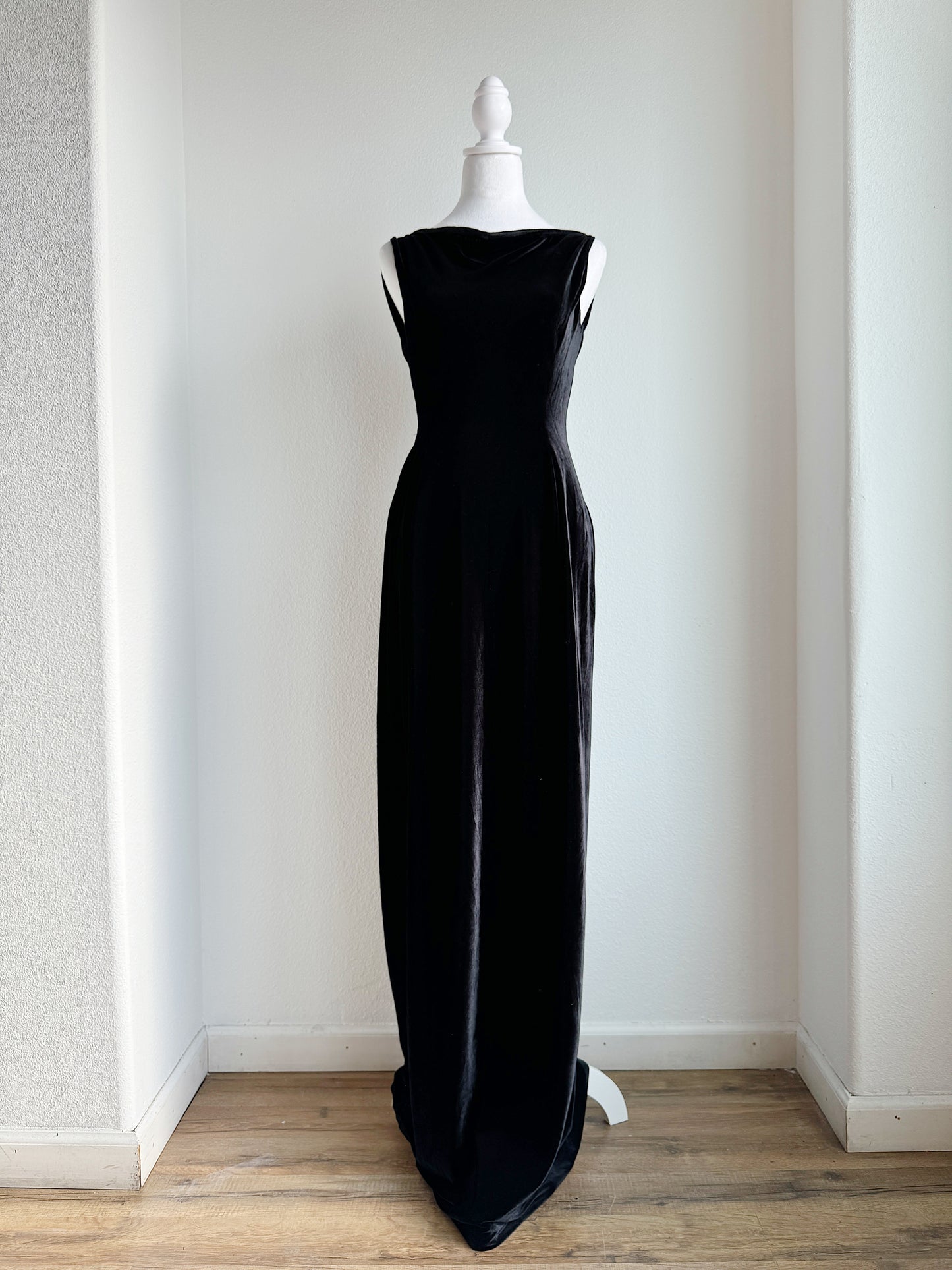 VINTAGE HANDMADE FLOOR LENGTH BLACK VELVET DRESS