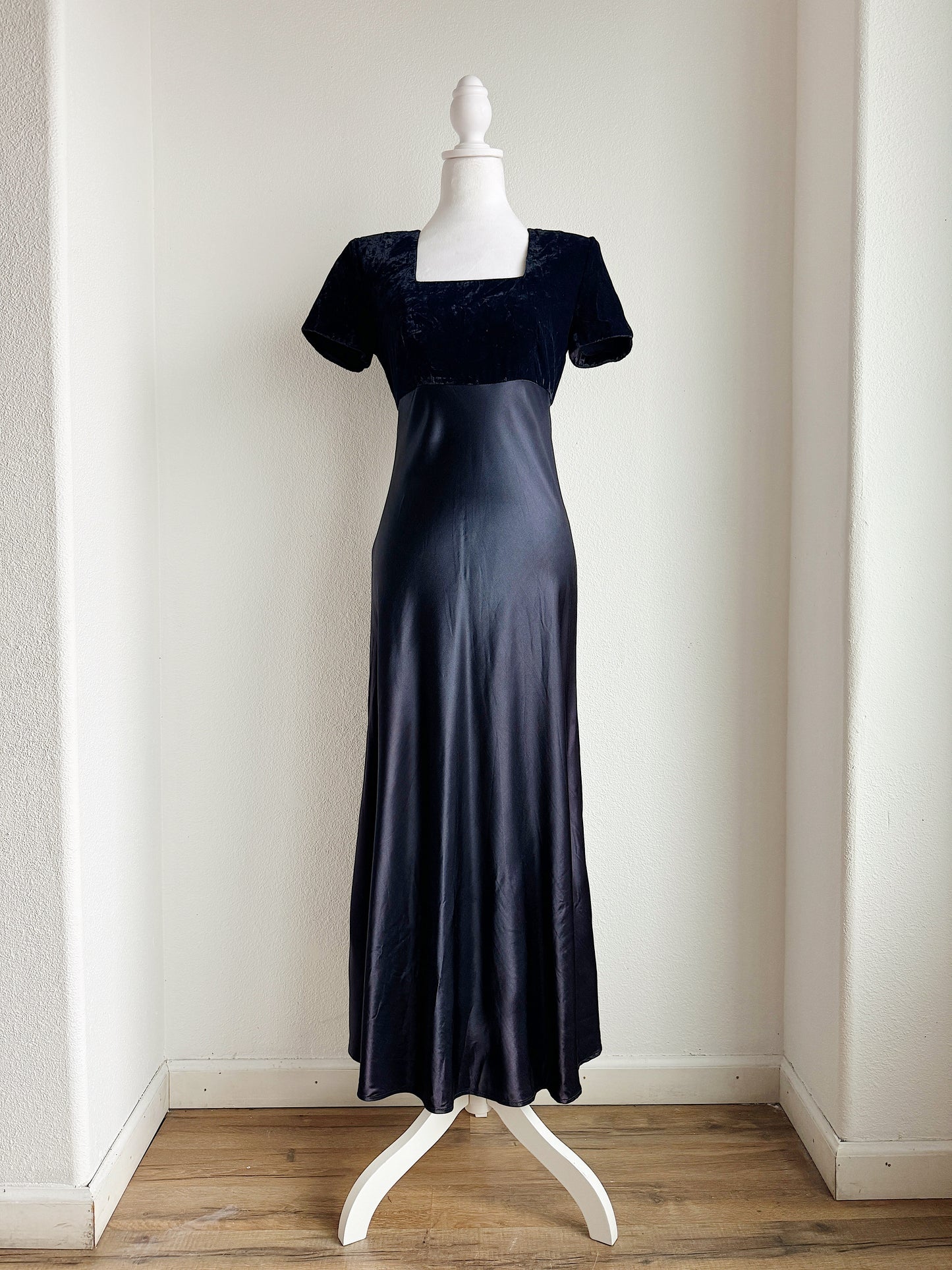 VINTAGE MIDNIGHT BLUE VELVET AND SATIN DRESS