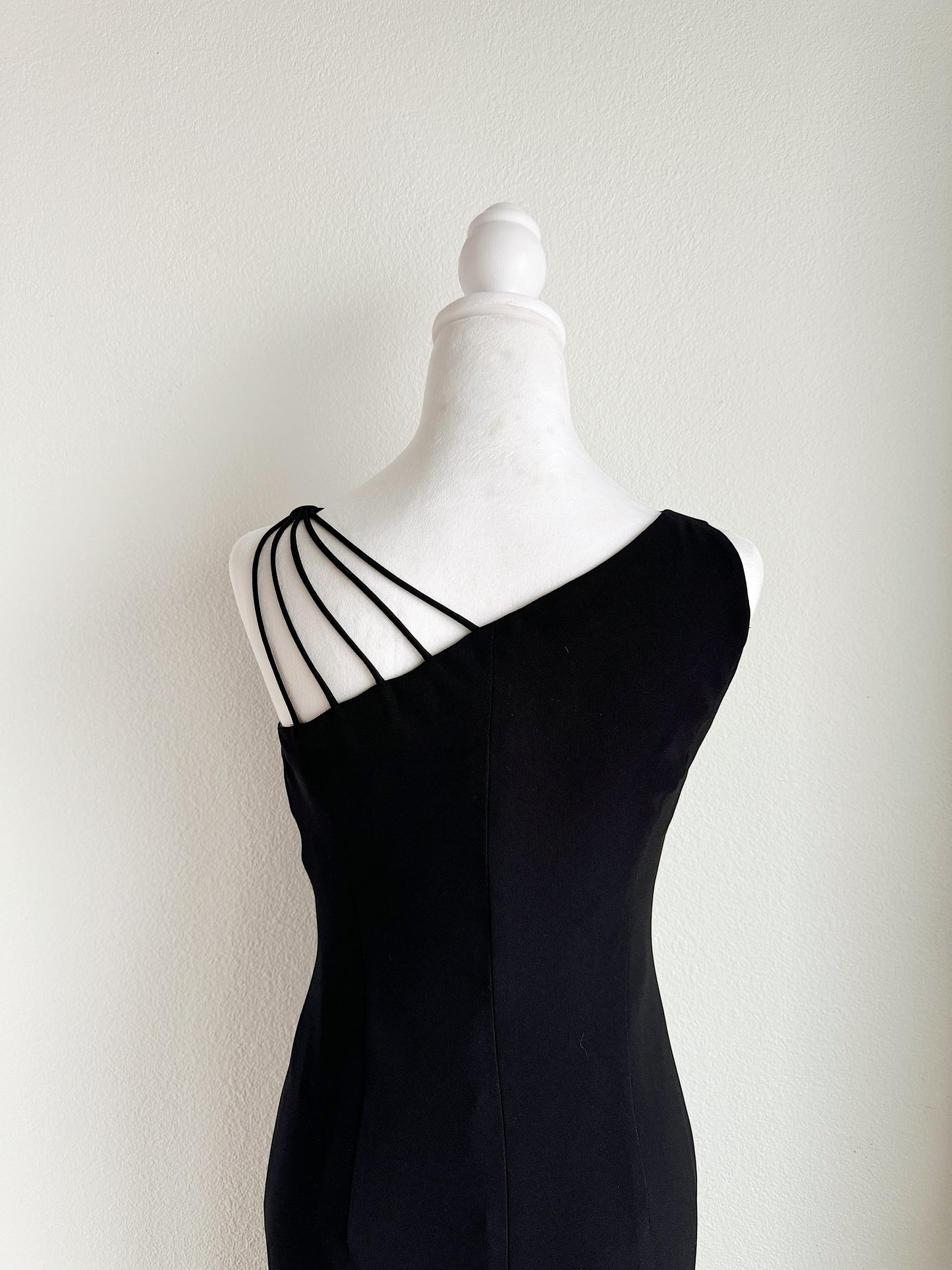 Y2K BLACK STRAPPY SHOULDER MIDI DRESS