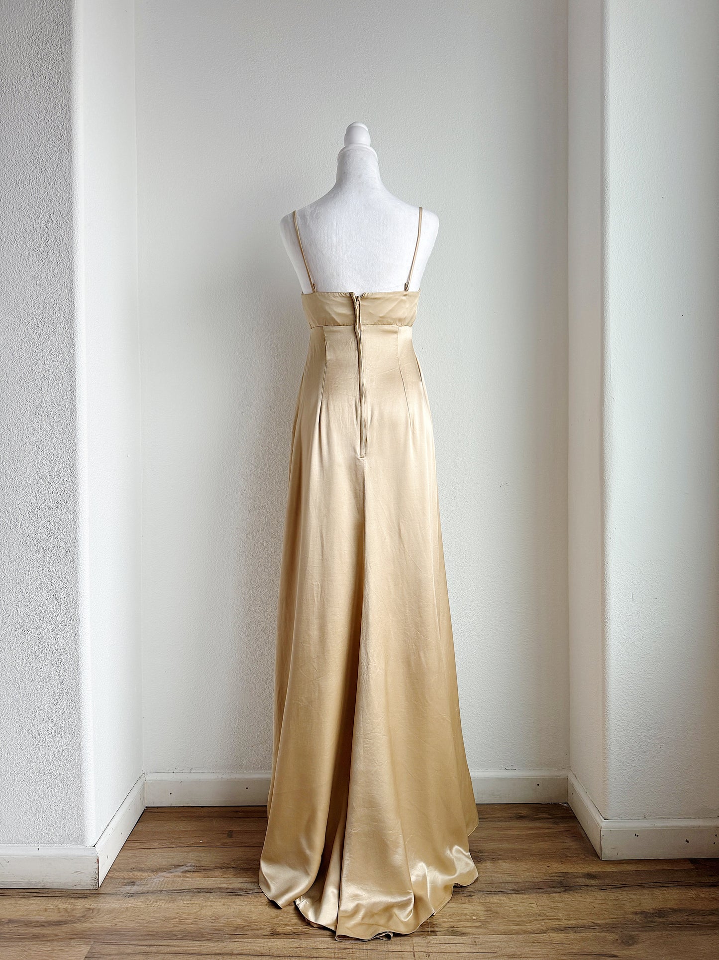 VINTAGE GOLD FLOOR LENGTH SPAGHETTI STRAP GOWN